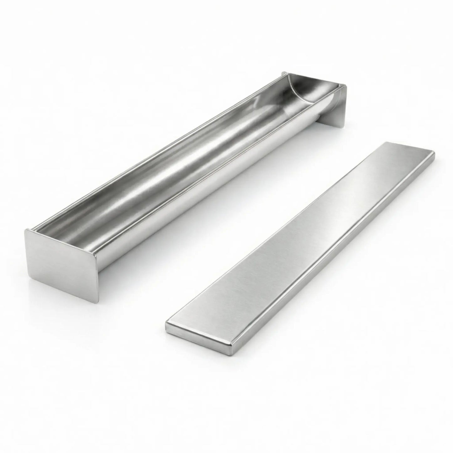 Formă terină semicirculară în formă de U din inox AISI 304 cu capac pentru presare pe fundal alb