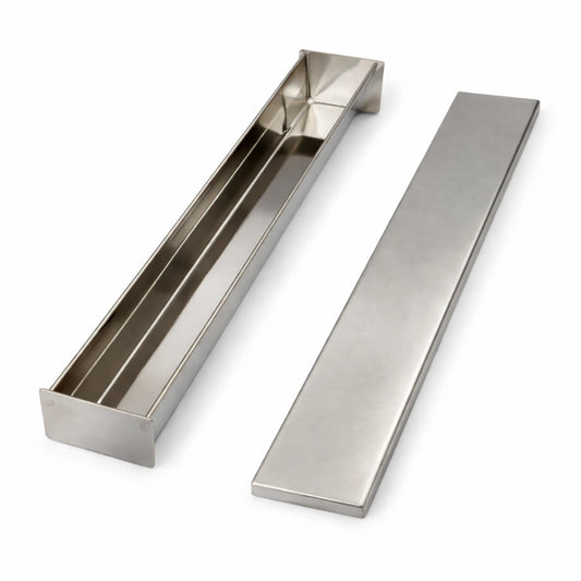 Formă terină în formă de trapez din inox AISI 304 cu capac pentru presare pe fundal alb