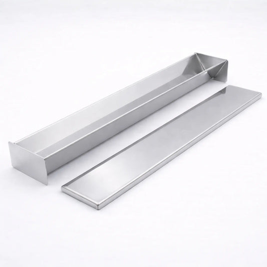 Formă terină triunghiulară din inox AISI 304 cu capac pentru presare pe fundal alb